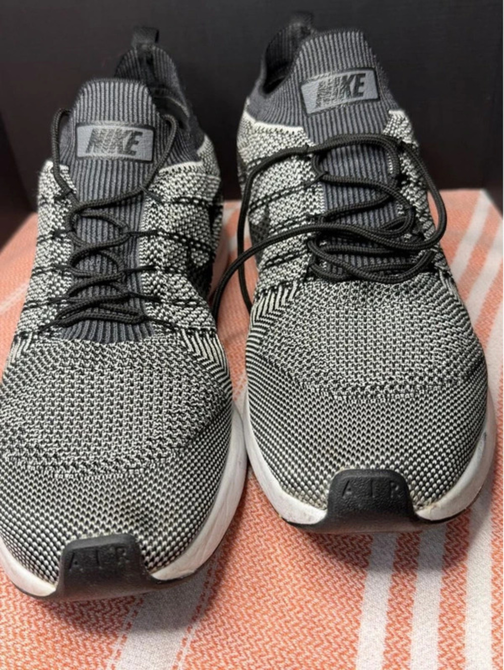 #847 Nike Air Gray Black Knit Athletic Sneakers - Men's Size 12